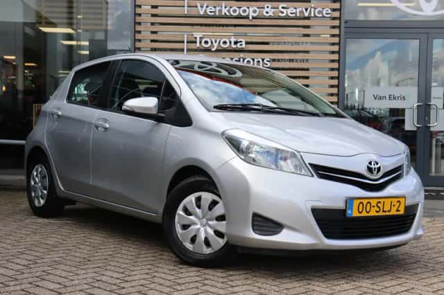 Toyota Yaris (2011) thumbnail 6