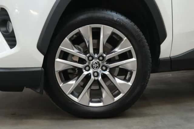 Toyota RAV4 (2020) thumbnail 6