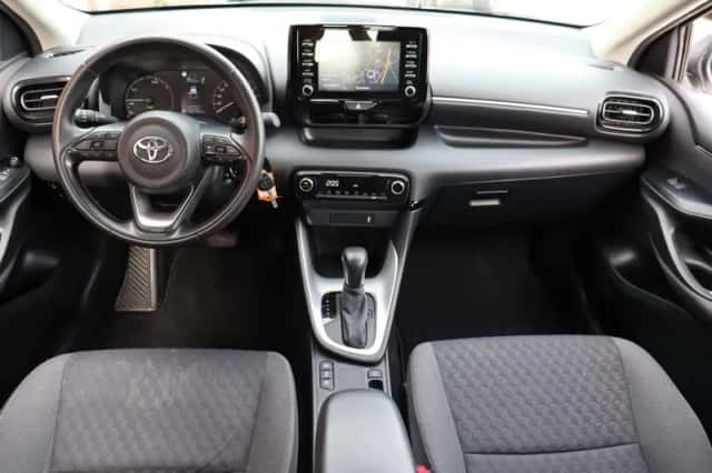 Toyota Yaris (2023) thumbnail 3