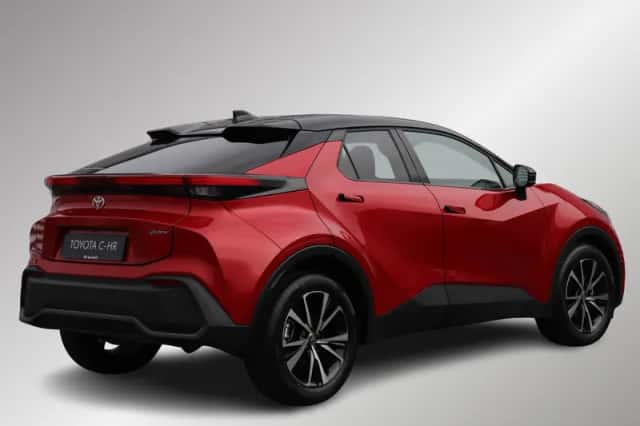 Toyota C-HR (2025) thumbnail 2