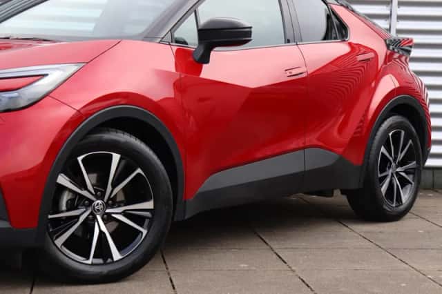 Toyota C-HR (2025) thumbnail 5