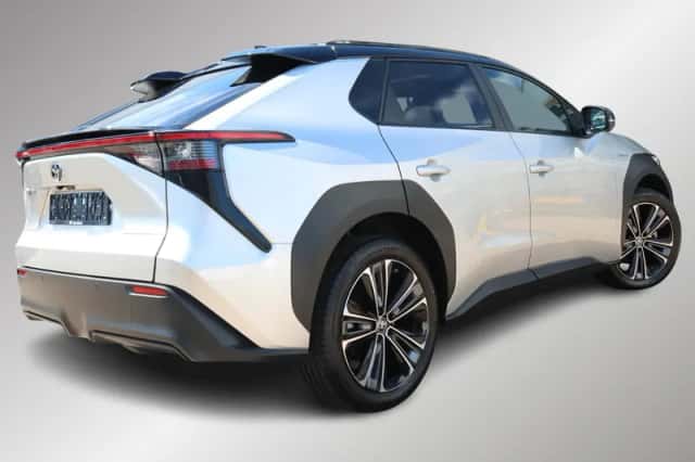 Toyota bZ4X (2024) thumbnail 2