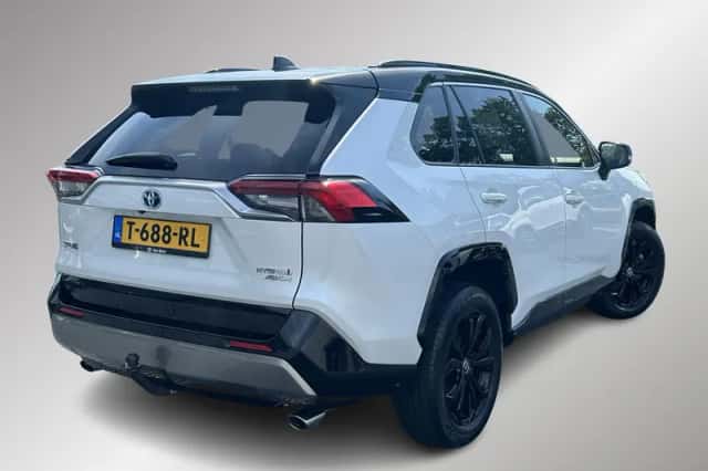 Toyota RAV4 (2023) thumbnail 2