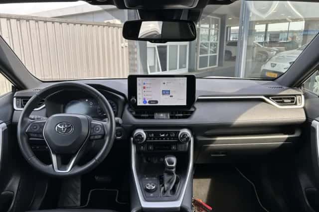 Toyota RAV4 (2023) thumbnail 3