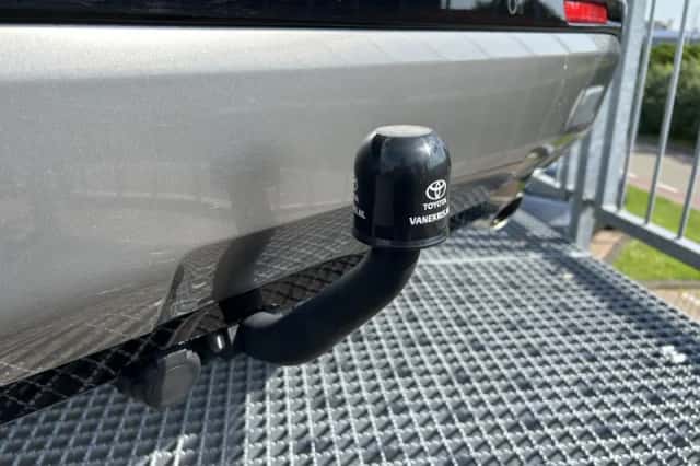 Toyota RAV4 (2023) thumbnail 4