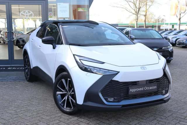 Toyota C-HR (2025) thumbnail 2