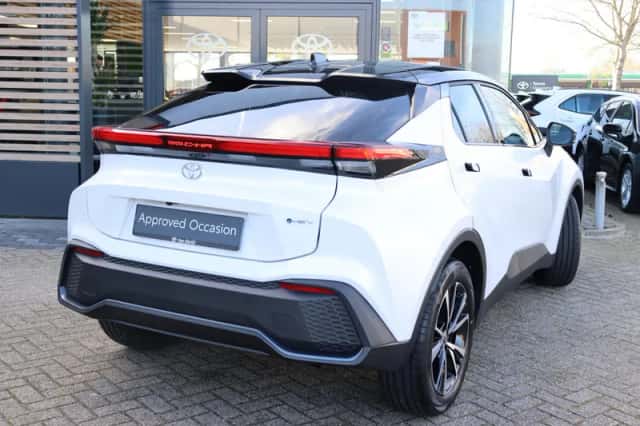 Toyota C-HR (2025) thumbnail 3