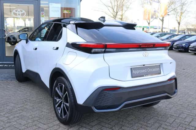 Toyota C-HR (2025) thumbnail 4