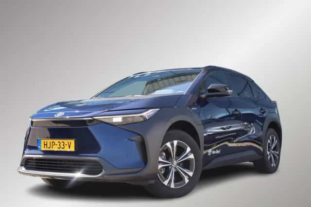 Toyota bZ4X (2025) thumbnail 1