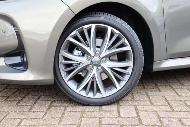 Toyota Yaris (2024) thumbnail 3