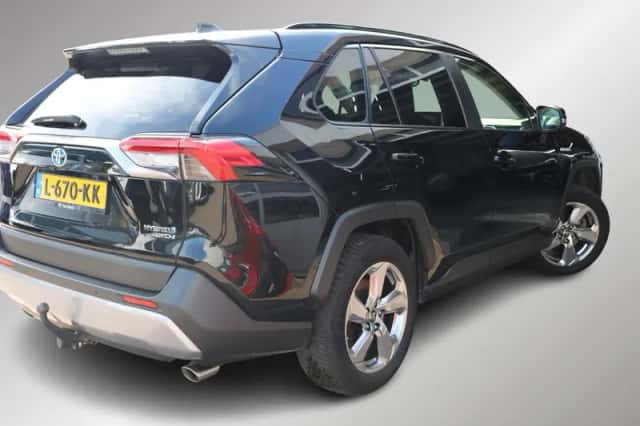 Toyota RAV4 (2021) thumbnail 2