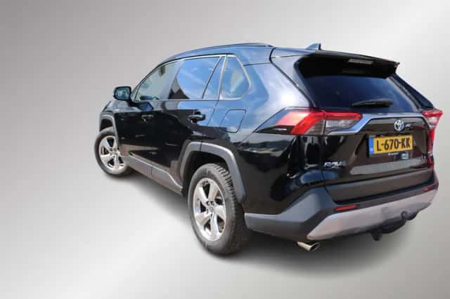 Toyota RAV4 (2021) thumbnail 6