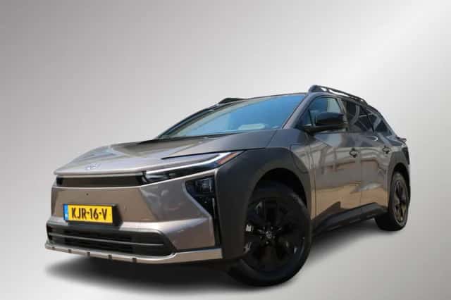 Toyota bZ4X (2026) thumbnail 1