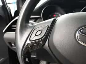 Toyota C-HR (2023) thumbnail 11