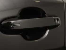 Toyota C-HR (2023) thumbnail 18
