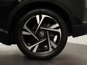 Toyota C-HR (2023) thumbnail 3