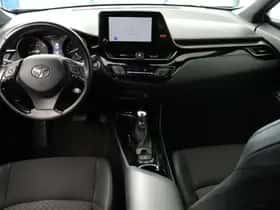 Toyota C-HR (2023) thumbnail 4