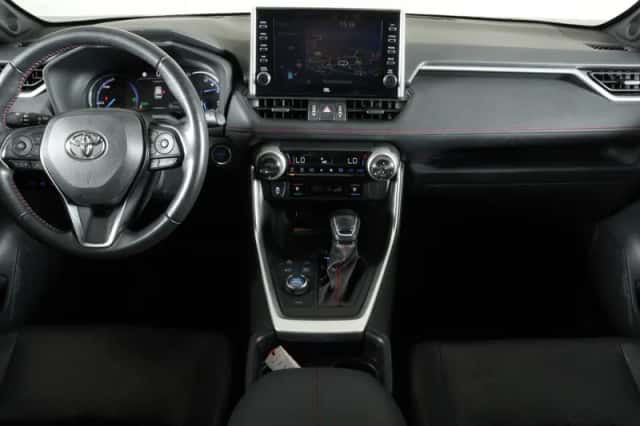 Toyota RAV4 (2021) thumbnail 3