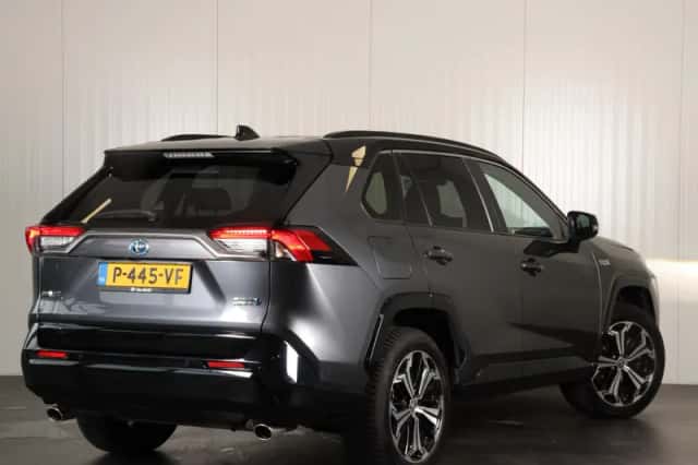Toyota RAV4 (2021) thumbnail 4