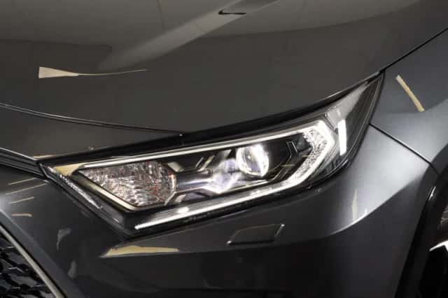 Toyota RAV4 (2021) thumbnail 5