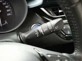 Toyota C-HR (2020) thumbnail 16