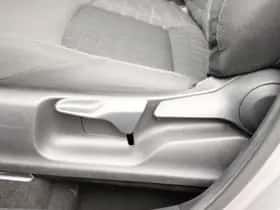 Toyota C-HR (2020) thumbnail 19