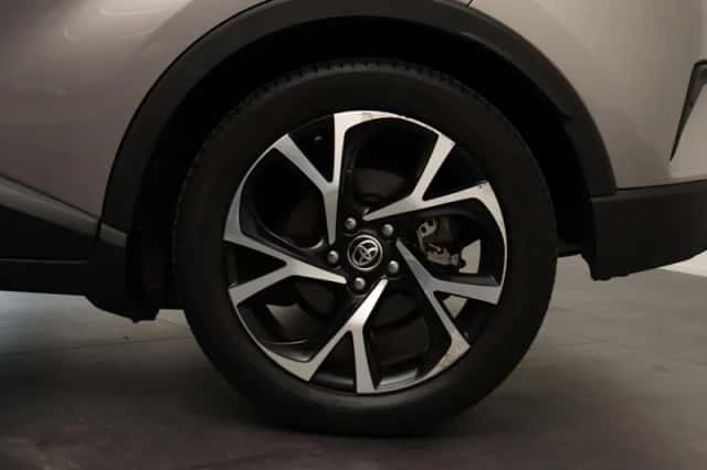 Toyota C-HR (2020) thumbnail 5