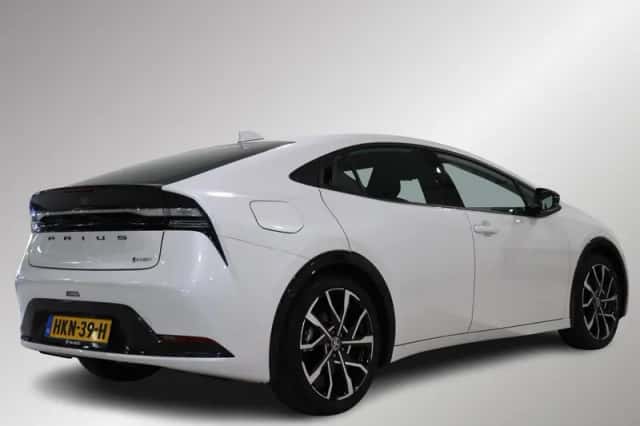 Toyota Prius (2025) thumbnail 2