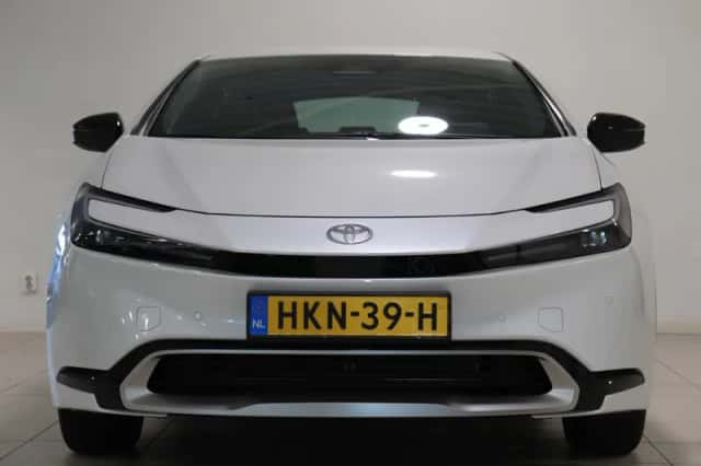 Toyota Prius (2025) thumbnail 6