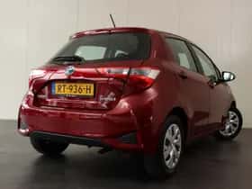Toyota Yaris (2018) thumbnail 2