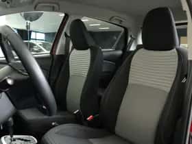 Toyota Yaris (2018) thumbnail 3
