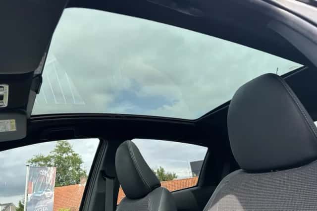 Toyota Yaris (2017) thumbnail 5