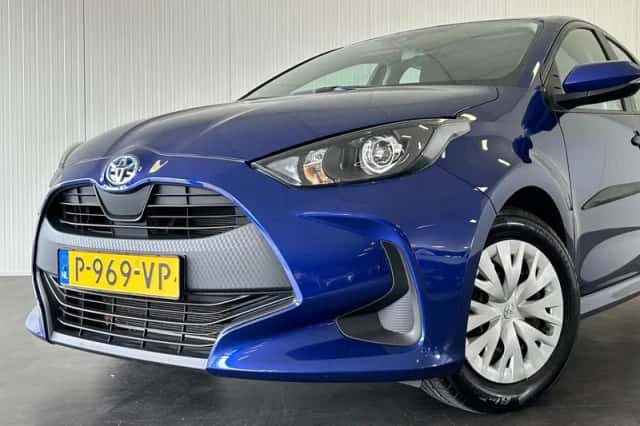 Toyota Yaris (2022) thumbnail 2