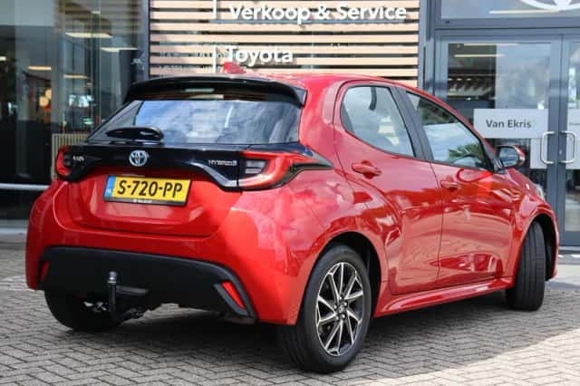 Toyota Yaris (2023) thumbnail 2
