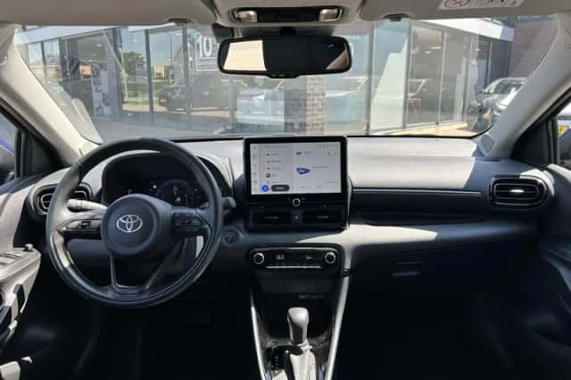 Toyota Yaris (2024) thumbnail 3