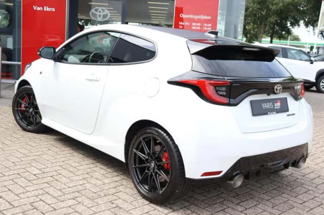 Toyota Yaris (2022) thumbnail 4