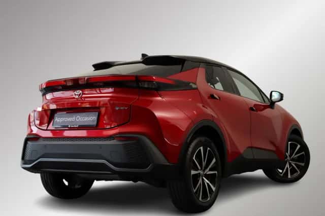 Toyota C-HR (2025) thumbnail 2