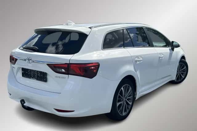 Toyota Avensis (2016) thumbnail 2