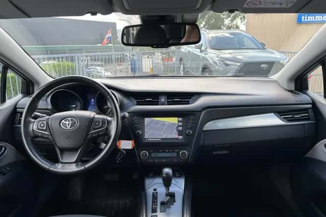 Toyota Avensis (2016) thumbnail 3