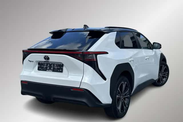 Toyota bZ4X (2024) thumbnail 2