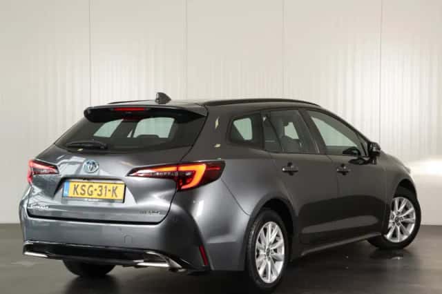 Toyota Corolla (2023) thumbnail 4