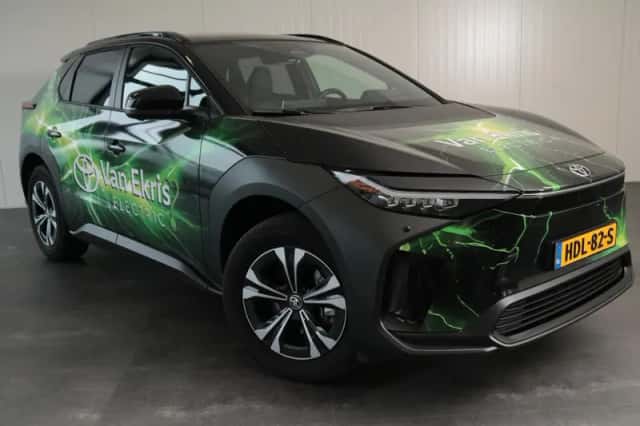 Toyota bZ4X (2025) thumbnail 6