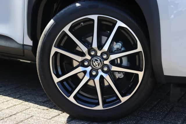 Toyota Yaris Cross (2024) thumbnail 3