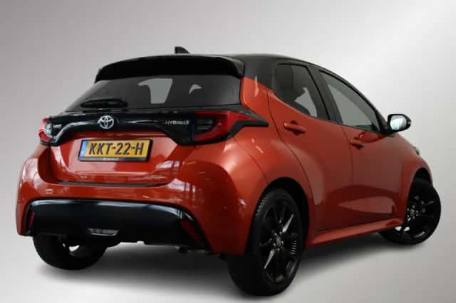 Toyota Yaris (2022) thumbnail 2