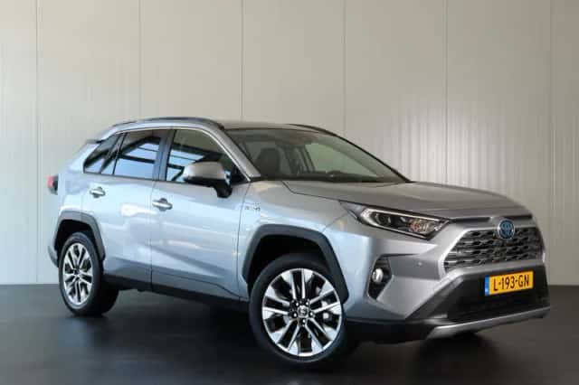 Toyota RAV4 (2021) thumbnail 3