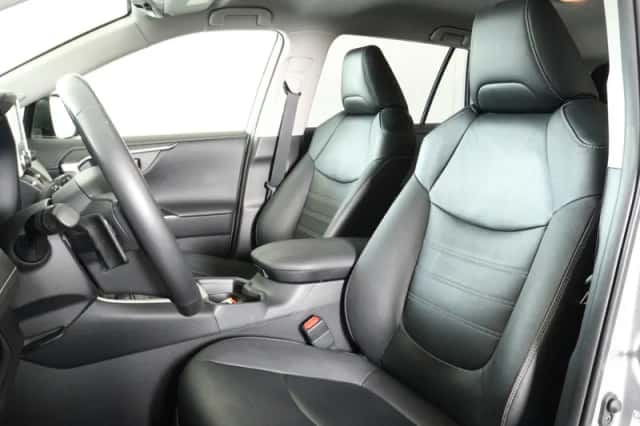 Toyota RAV4 (2021) thumbnail 5