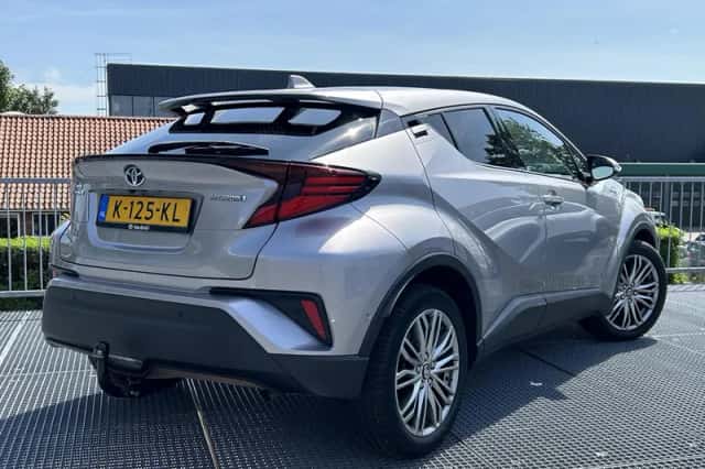 Toyota C-HR (2021) thumbnail 2