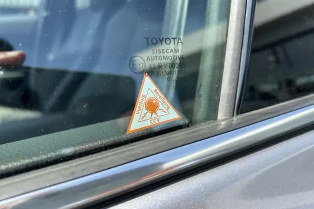 Toyota C-HR (2021) thumbnail 4