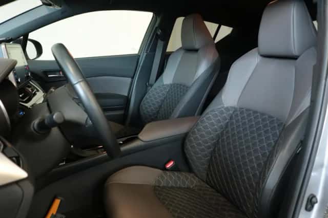 Toyota C-HR (2021) thumbnail 5