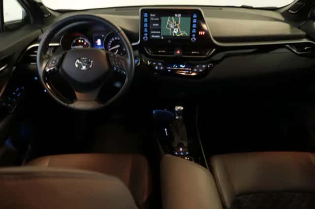 Toyota C-HR (2021) thumbnail 6